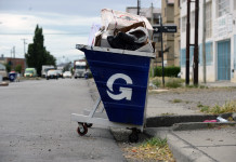 Pablo Grasso entre trastornos de personalidad, autoritarismo, la autorreferencialidad y hasta la incapacidad para diseñar un logo original La G de Pablo Grasso en los contenedores de basura -