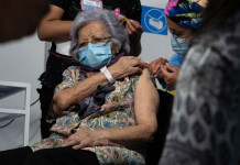 Coronavirus: con más de tres millones de dosis aplicadas, en Chile ya se pueden vacunar sin salir del auto