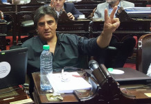 LA INFANTILIDAD DE UN DIPUTADO QUE NO PUEDE RECONOCER SU DELITO Piden suspender a un diputado kirchnerista que se vacunó contra el coronavirus en Santa Cruz