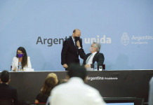 Gildo Insfrán se reunió con Cristina Kirchner y con Alberto Fernández para apurar el armado del nuevo frente oficialista Gildo Insfrán compartió un acto con Alberto Fernández y vuelven a protestar las calles en Formosa