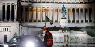 Italia se llena de ciudades fantasma: la tercera ola de coronavirus encierra en sus casas a millones de personas