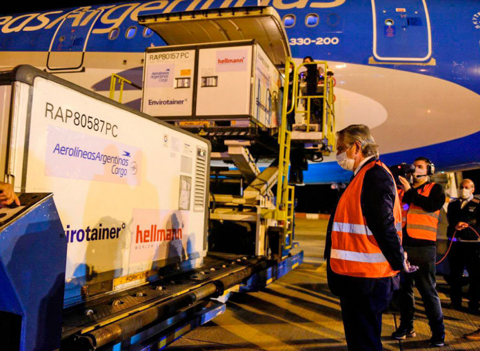 Coronavirus: Alberto Fernández recibió la llegada de vacunas Sinopharm en Ezeiza