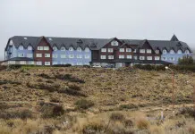 La causa por las empresas de los Kirchner: antes de que llegue el resultado de dos pericias clave, que ella misma había pedido, Cristina pidió que no se haga el juicio El hotel Alto Calafate propiedad de la familia Kirchner - Foto: OPI Santa Cruz/Francisco Muñoz