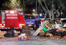 ALICIA KIRCHNER MANDÓ A DESALOJAR LA CARPA, DETENER A ENFERMEROS Y EL MINISTRO DE SEGURIDAD LO JUSTIFICÓ POR EL DNU DE LAS RESTRICCIONES Casa de Gobierno luego del desalojo de los enfermeros