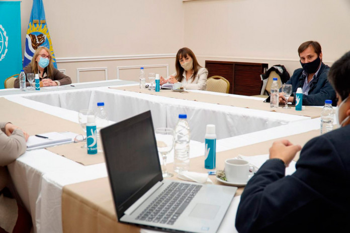 EL DIÁLOGO DE LA OPOSICIÓN EN LA PROVINCIA Y LA FOTO QUE LE SIRVE AL GOBIERNO