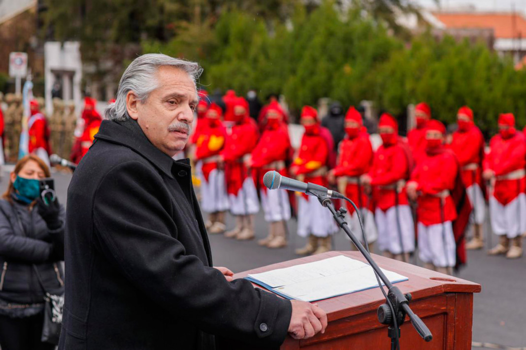 Alberto Fernández encabezó el homenaje al general Güemes en el bicentenario de su muerte
