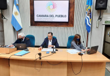 7º SESIÓN EN CAMARA DE DIPUTADOS Y QUIROGA AL FRENTE COMO SI NADA HUBIERA PASADO. TODO BIEN Y EL FPV SIGUE EN MARCHA Eugenio Quiroga en la Cámara de Diputados de Santa Cruz