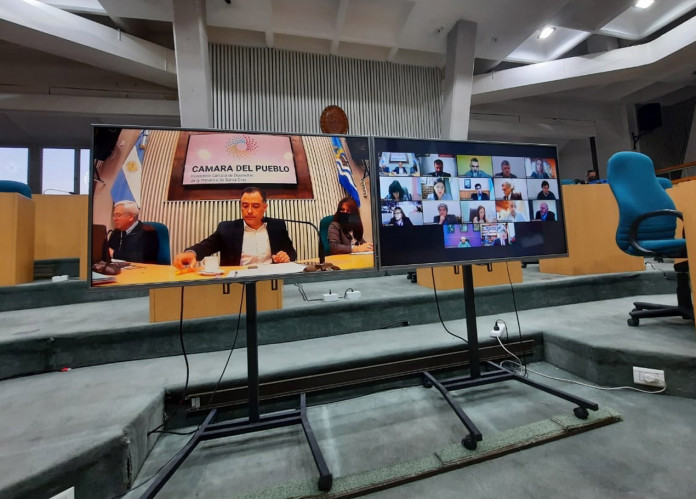 Sesión en la Cámara de Diputados de Santa Cruz -