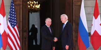 Joe Biden junto a Vladimir Putin