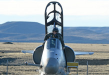 ESCUADRONES DE SKYHAWK A4 CRUZARON, HASTA HOY, EL CIELO DE SANTA CRUZ CON MUJERES AL COMANDO Y COMO ARTILLERAS DE GUERRA Los aviones Skyhawk A4 en Santa Cruz - Foto: OPI Santa Cruz/Francisco Muñoz