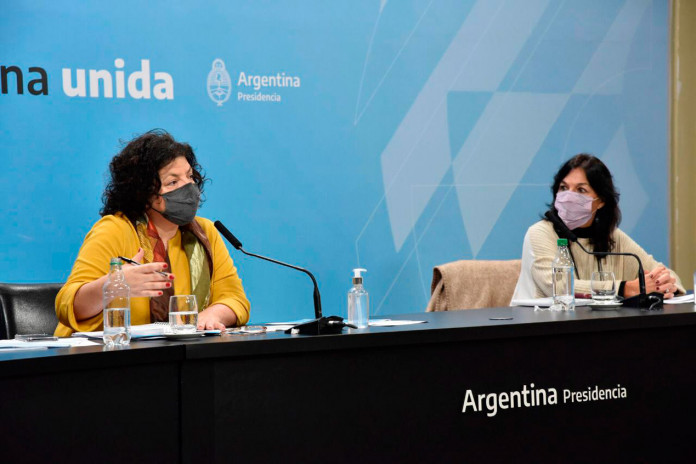La secretaria de Legal y Técnica, Vilma Ibarra, junto a la ministra de Salud, Carla Vizzotti
