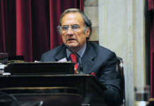 Murió Carlos Reutemann, ídolo del automovilismo y referente del peronismo Carlos Reutemann murió a los 79 años en Santa Fe
