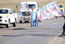 PETROLEROS DESOCUPADOS CORTAN RUTAS EN CALETA OLIVIA, TRUNCADO Y LAS HERAS Y PIDEN LA RENUNCIA O LA EXPULSIÓN DE CLAUDIO VIDAL DEL SINDICATO