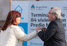 El Presidente advierte que la elección será un plebiscito de su gestión y espera confiado un triunfo que lo consolide en la interna del Frente de Todos Alberto Fernández y Cristina Kirchner en un acto de campaña - Foto: Telam