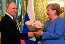 Angela Merkel le pidió a Vladimir Putin “la liberación” del opositor Alexei Navalny Angela Merkel junto a Vladimir Putin