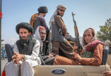 Uno de los terroristas más buscados por EE.UU. lidera la oración en una mezquita de Kabul: “Tenemos buenas intenciones” Talibanes