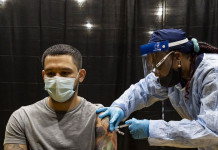 EE.UU. empezará a aplicar una tercera dosis de la vacuna contra el coronavirus como “refuerzo” EE.UU. empezará a aplicar una tercera dosis de la vacuna contra el coronavirus