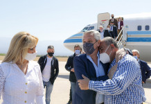 Alberto Fernández regresa a Buenos Aires tras analizar los anuncios entre las montañas riojanas Alberto Fernández reunido con gobernadores en La Rioja -