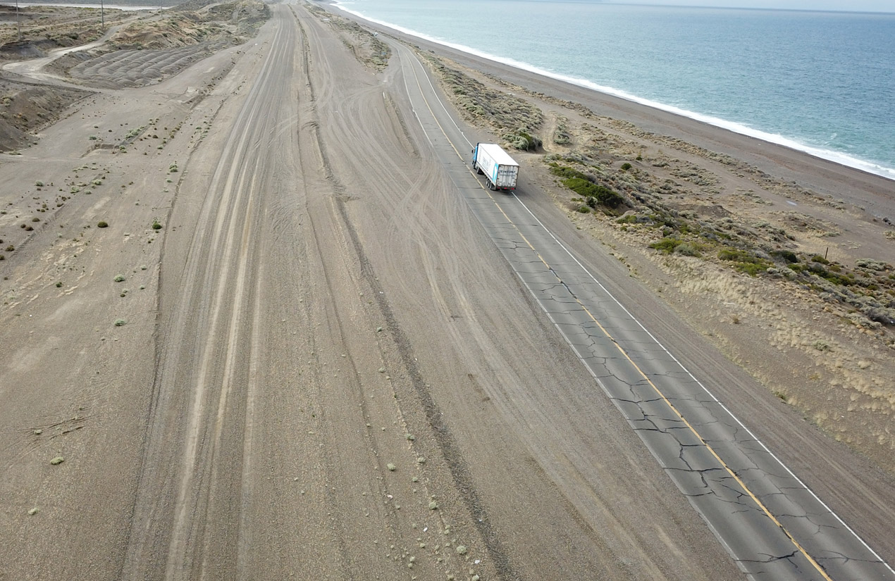 La autovia Caleta Olivia - Comodoro Rivadavia en construcción - Foto: OPI Santa Cruz/Francisco Muñoz La autovia Caleta Olivia - Comodoro Rivadavia en construcción - Foto: OPI Santa Cruz/Francisco Muñoz