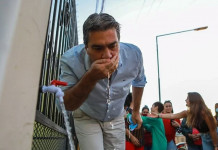 Capitanich, el gobernador del BoConCha y el BoGarCha firmados por Dell ´Orto, es la figura ícono del ridículo embate a la Corte. Nos es para menos… El gobernador de Chaco se emocionó: “Necesitamos el afecto y el reconocimiento”