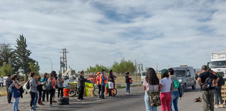 DOCENTES CORTARON RUTA 3 EN EL ACCESO A TRELEW