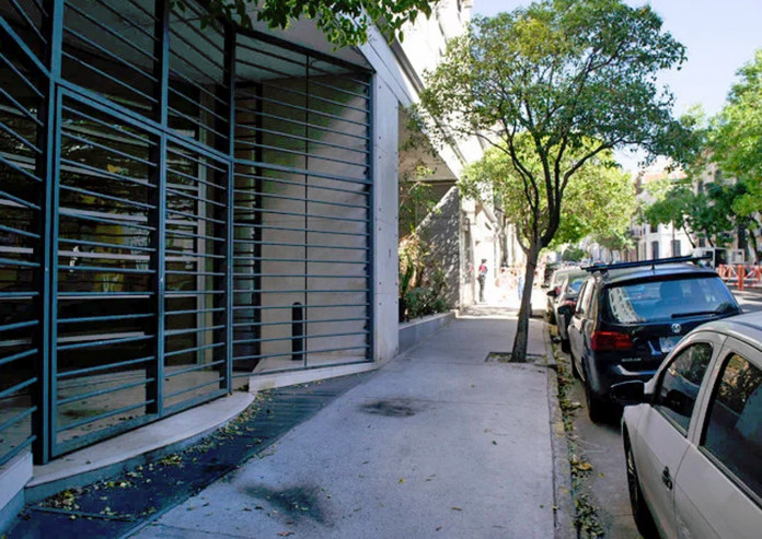 Ataque con bombas Molotov al diario Clarín - Foto: Diario Clarín