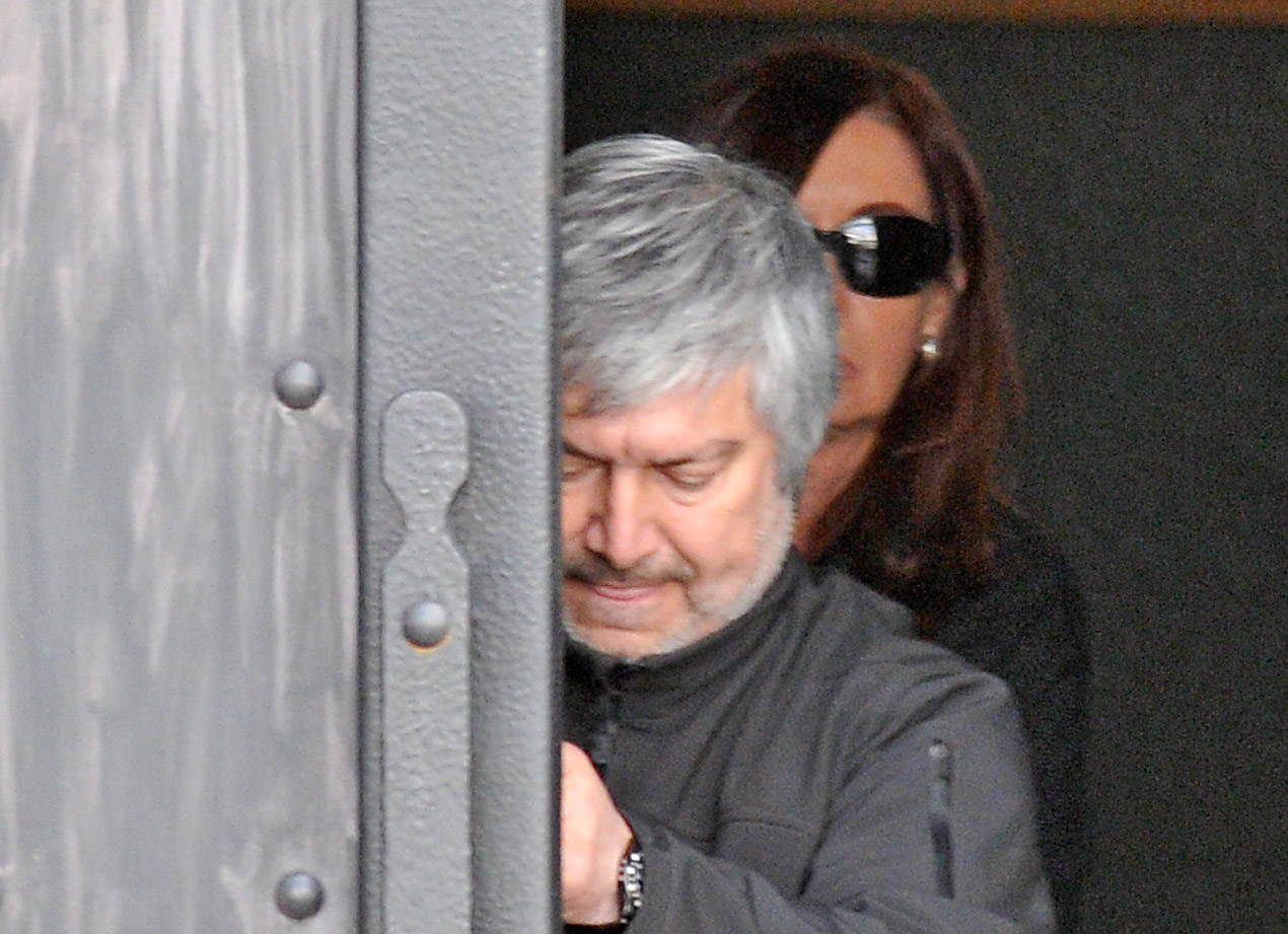 Lázaro Báez Socio de Cristina Kirchner en el mausoleo de Río Gallegos - Foto: OPI Santa Cruz/Francisco Muñoz Lázaro Báez Socio de Cristina Kirchner en el mausoleo de Río Gallegos - Foto: OPI Santa Cruz/Francisco Muñoz