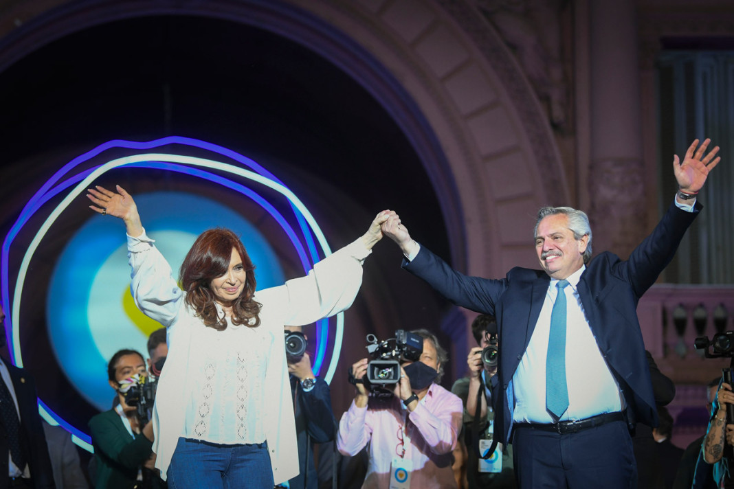 Cristina Kirchner y Alberto Fernández en el acto del 10 diciembre de 2021 - Foto: Telam