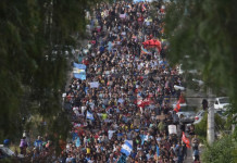 MILES DE PERSONAS EN LAS CALLES DE LA PROVINCIA PIDEN RETROTRAER LA LEY MINERA Y QUE SE VAYAN LOS DIPUTADOS QUE LA VOTARON MILES DE PERSONAS EN LAS CALLES DE LA PROVINCIA PIDEN RETROTRAER LA LEY MINERA Y QUE SE VAYAN LOS DIPUTADOS QUE LA VOTARON