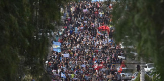 MILES DE PERSONAS EN LAS CALLES DE LA PROVINCIA PIDEN RETROTRAER LA LEY MINERA Y QUE SE VAYAN LOS DIPUTADOS QUE LA VOTARON