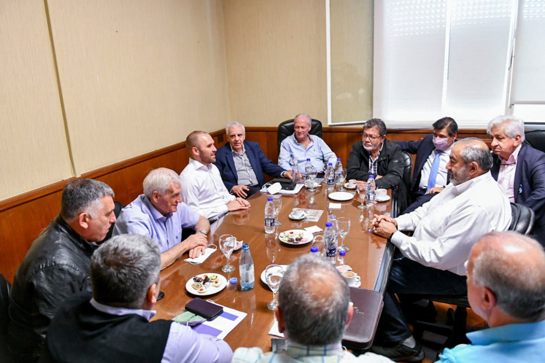 El ministro de Economía, Martín Guzmán reunido en la CGT - Foto: Telam