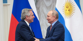Alberto Fernández junto a Vladimir Putin - Foto: NA