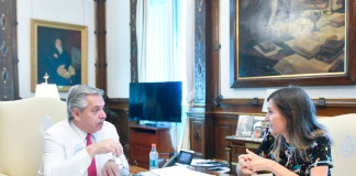 Alberto Fernández junto a la titular de la ANSeS, Fernanda Raverta - Foto: Presidencia