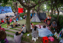 El ministro de Desarrollo confirmó que “no va a haber más altas de planes sociales” Manifestantes del Polo Obrero Tendencia acampan sobre la plazoleta de la 9 de julio cercana al Ministerio de Desarrollo Social de la Nación - Foto: NA