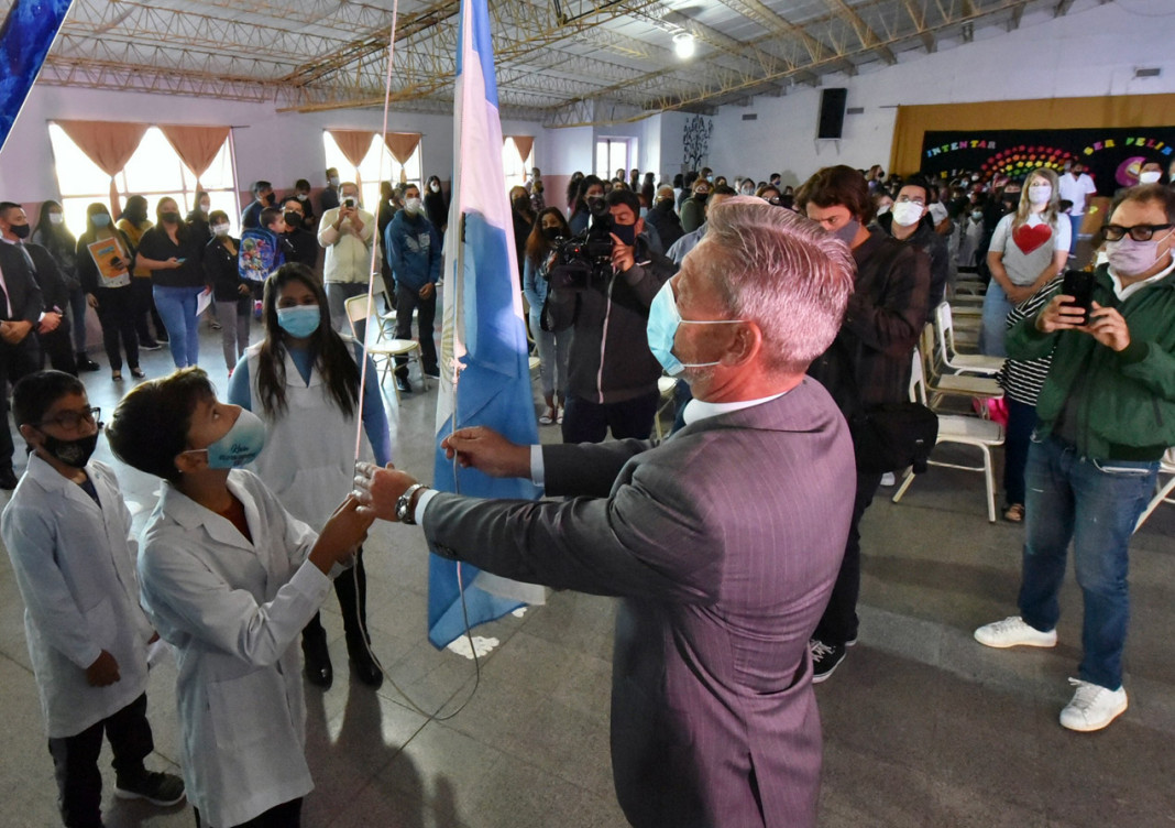 El gobernador de Chubut Mariano Arcioni inauguró el ciclo lectivo 2022 en la Escuela N° 185 