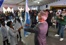 En Chubut ATECH aplicó un paro de 72 horas y acusa al gobernador Arcioni de haber pactado con “amigos” y no con docentes El gobernador de Chubut Mariano Arcioni inauguró el ciclo lectivo 2022 en la Escuela N° 185 "Ayllu Piuqué” de Rawson - Foto: Prensa Gobierno