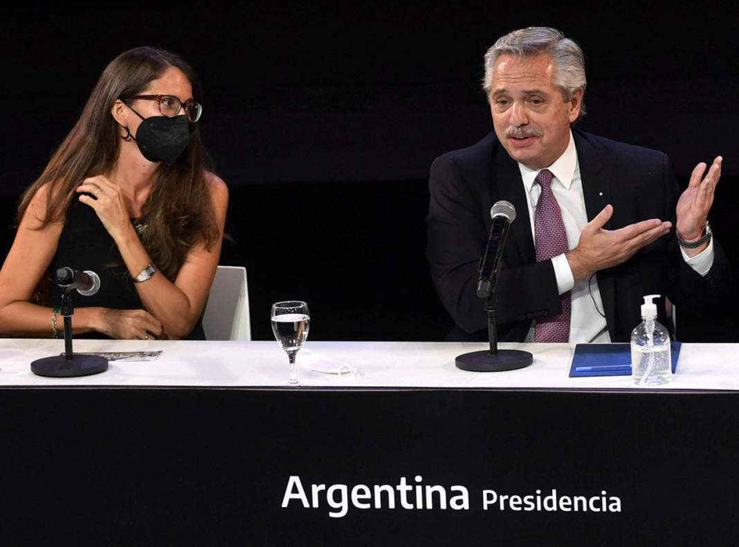 Elizabeth Gómez Alcorta junto al Presidente Alberto Fernández - Foto: