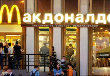 Invasión a Ucrania: el cierre de McDonalds desató un caos en Rusia y cobran fortunas por los últimos combos vendidos La suspensión de las actividades de los 847 restaurantes que McDonald’s tiene en Rusia
