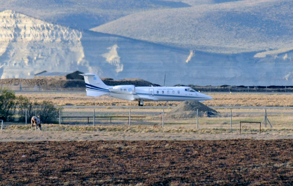 El Tango 11 en pista de rodaje para regresar en ferry a Buenos Aires, luego de dejar a Cristina Kirchner en la capital de Santa Cruz - Foto: OPI Santa Cruz/Francisco Muñoz