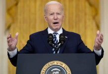 Biden intenta asfixiar más a Putin e impone un embargo petrolero a Rusia Joe Biden anunció una nueva ampliación de las represalias económicas contra Moscú