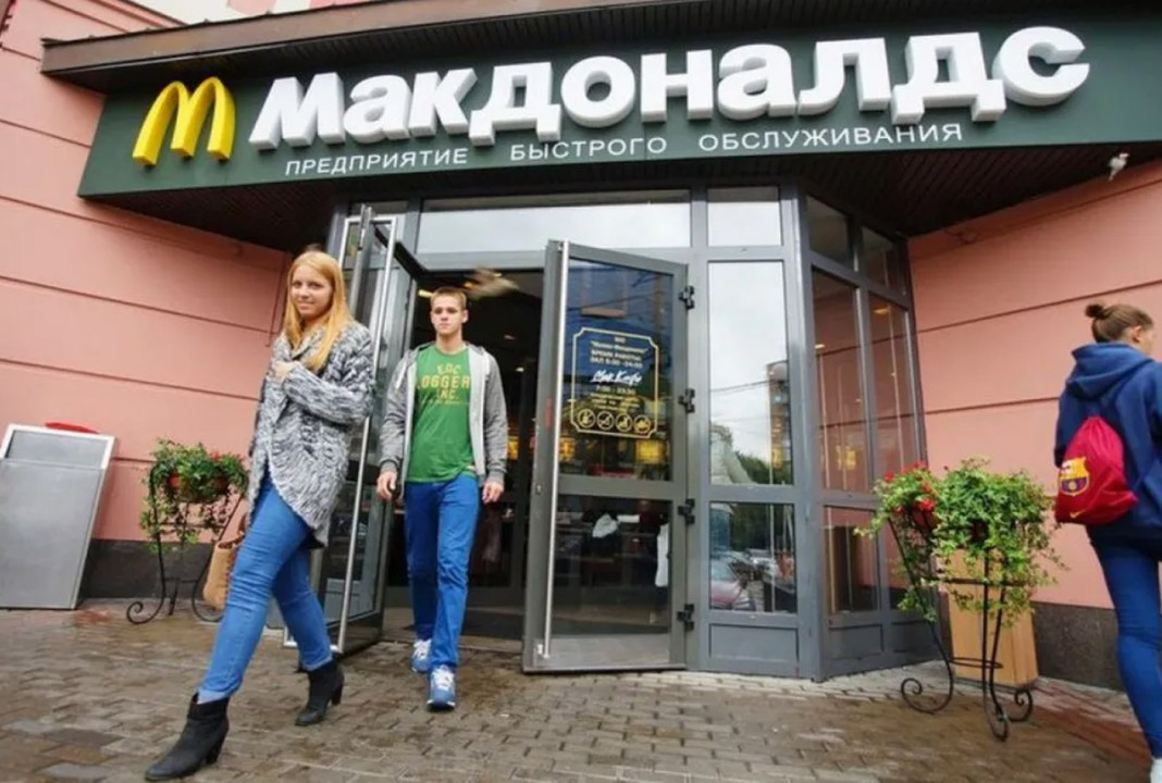 La suspensión de las actividades de los 847 restaurantes que McDonald’s tiene en Rusia