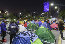 El acampe sobre la avenida 9 de Julio frente al ministerio de Desarrollo Social - Foto: NA