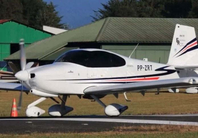 La aeronave, una Vans RV10 con matrícula de Brasil PP-ZRT perdido sobre el mar -