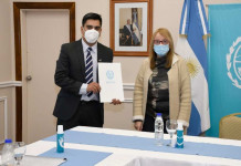 Conciliación Obligatoria para los municipales de 28 de Noviembre y acusaciones al intendente Españón por prácticas desleales El intendente de 28 de Noviembre, Fernando Españon junto a Alicia Kirchner - Foto: prensa de gobierno