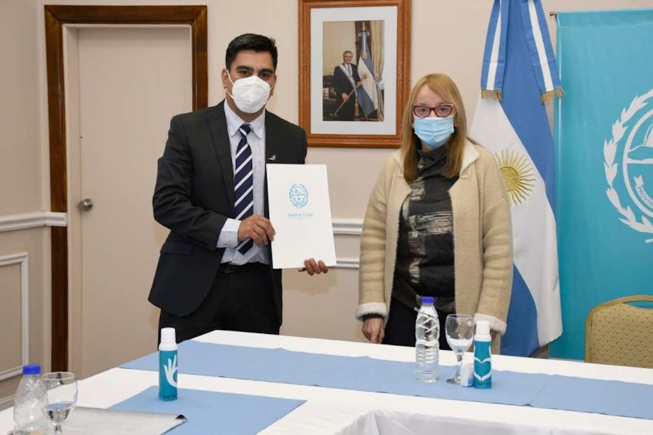 El intendente de 28 de Noviembre, Fernando Españon junto a Alicia Kirchner - Foto: prensa de gobierno