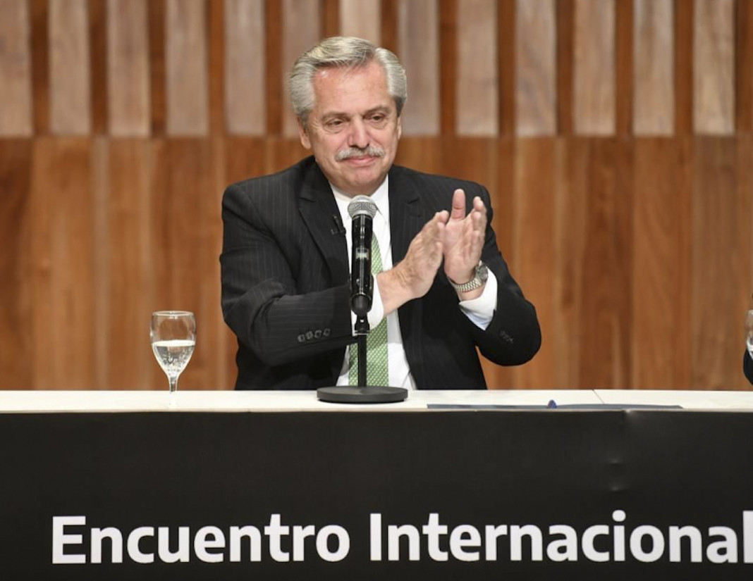 El presidente Alberto Fernández encabezó en el CCK la apertura del Encuentro Internacional por la Vivienda, el Ambiente y el Hábitat Popular - Foto: NA