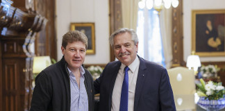 El Presidente Alberto Fernández junto al Gobernador de Tierra del Fuego Gustavo Melella - Foto: NA