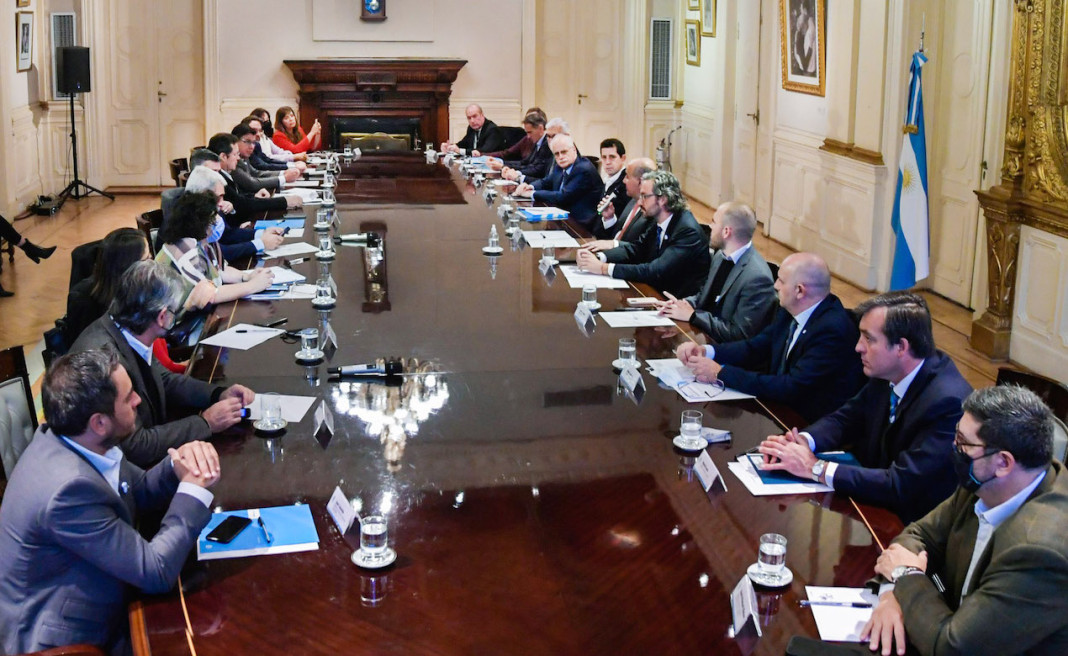 El jefe de Gabinete, Juan Manzur, encabeza la reunión de gabinete nacional - Foto: NA