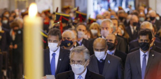 El presidente Alberto Fernández y su Gabinete estuvieron presentes en la Catedral Metropolitana por la tradicional ceremonia del Tedeum del 25 de mayo - Foto: NA
