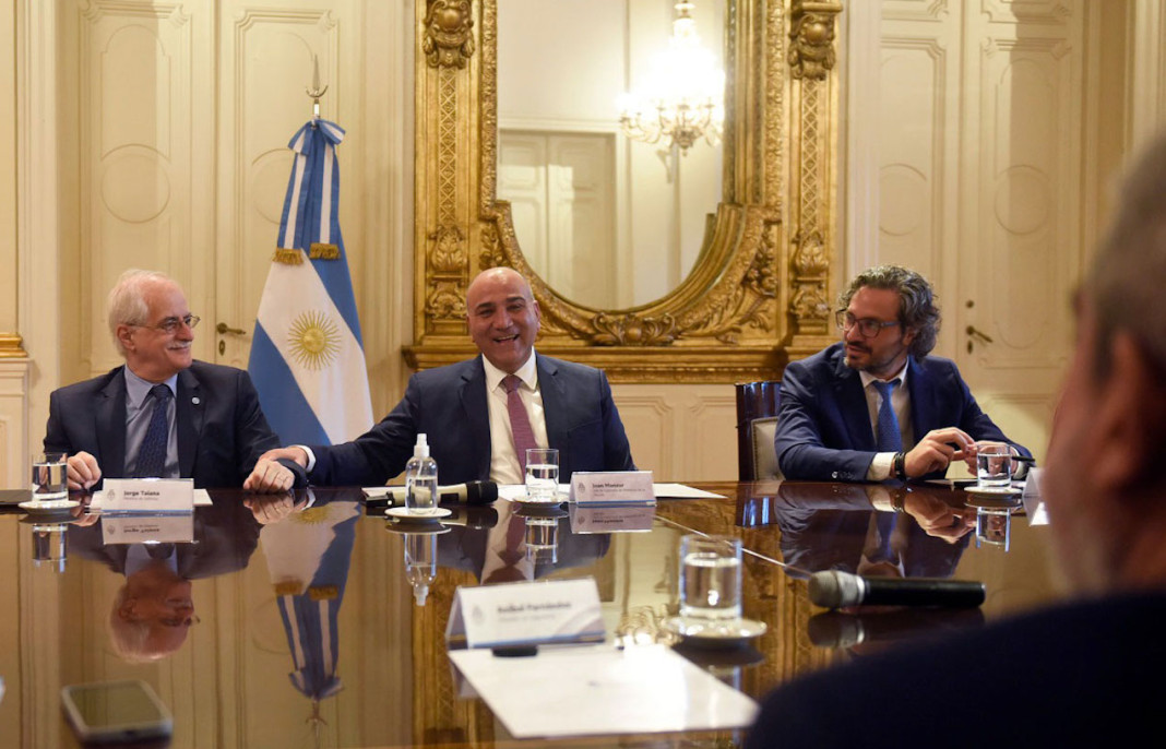 El jefe de Gabinete, Juan Manzur, en una nueva reunión de Gabinete - Foto: NA